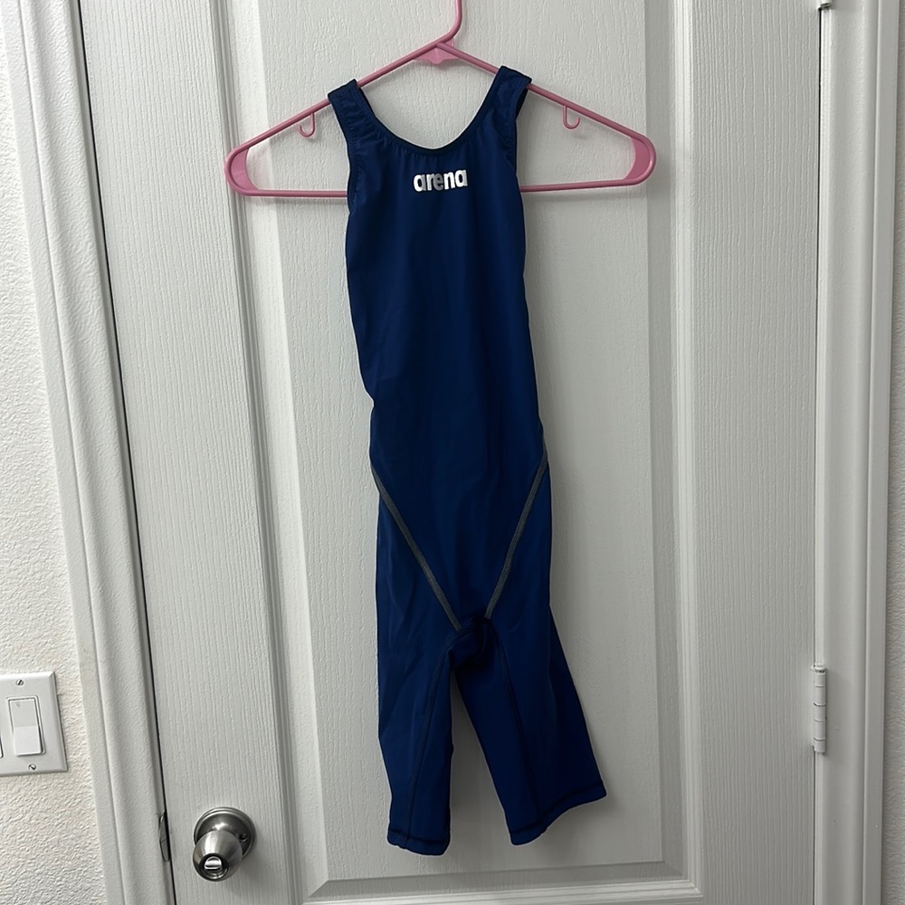 Arena knee skin 12 and under approved